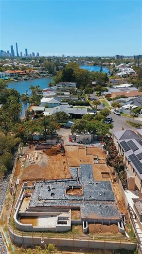 BURLEIGH CONSTRUCTIONS on Instagram: "Tengile Milestone moment for the ‘Tengile’ project with the slab going in. Look forward to seeing this epic home come to life in 2026 🔨🔨 @jaysonpatedesign @icon_consulting_engineers @culinadesigngroup"