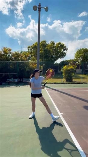 5.9K views · 15 reactions | Comment “FIX” and l’ll send you the full details Exercise to fix your strings from opening in the serve  Check out our @vantagetennis coaching app in the link in bio and book your spot if you want us to take a look at your stroke and help you keep making improvements.  @sofibellawear code: GP25 #tenniscoach #tennispractice #tennisislife #tennisserve #tennisfix tennis | gabypaztennis | Facebook