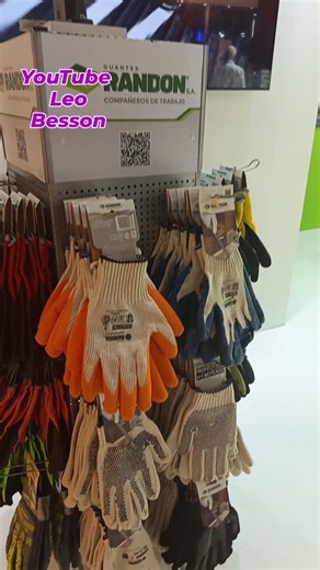 Pasamos por el stand de @randon_sa , fíjense la variedad de guantes,para cada trabajo hay un guante, no hay excusas para no usarlos #leobesson | Herreria Leo Besson