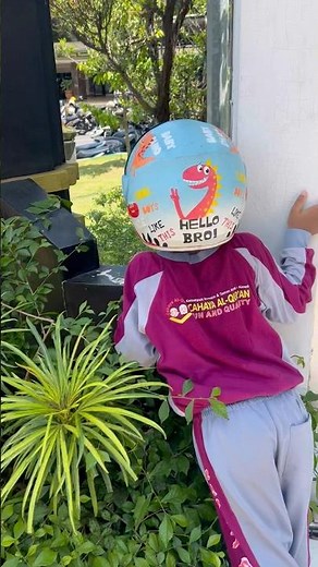 Peeking into the police station 😱 #shorts #shortvideo #fyp #trending #funny #viralvideo #duniazya...