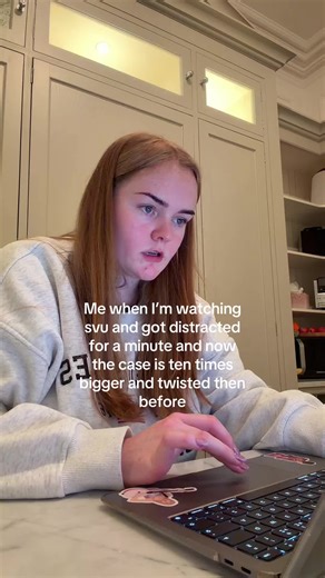 Literally blink too long and you miss the most critical detail about the case 😭😭 #oliviabenson #elliotstabler #svu #lawandorder #mariskahargitay @Law & Order @Wolf Entertainment