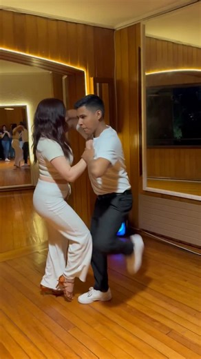 15K views · 1K reactions | Tutorial de bachata para romper la pista bien duro  | Sabor Latino | Facebook