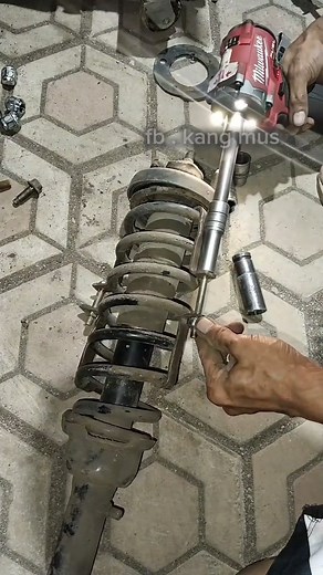 5.5K views · 4.9K reactions | simple and safe way to remove shock absorber springs #reelvideo #automitive #automechanic | Kang Mus | Facebook