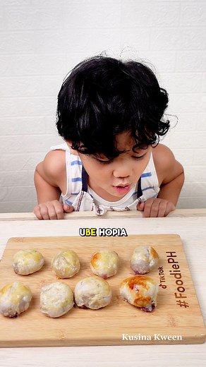 Easy Ube Hopia Hack 💜🍠 🥮 Craving Ube Hopia? Here's a quick and easy hack by my 5-year-old nephew, Sam, who dreams of becoming a chef. Just layer puff pastry with Ube Halaya, brush with an egg wash, and bake at 190°C for 25 minutes until it reaches your desired golden color.#UbeHopia #Ube #easyrecipe #recipes #homecooking #lutongpinoy #pinoyfood | Kusina Kween