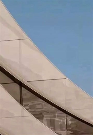 Ruang Angkasa Bumi: Kantor Unik Apple di California