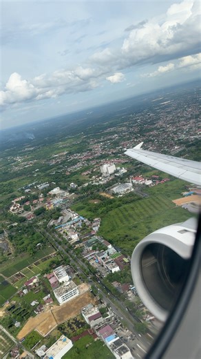 Super Air jet Window View Take off di Bandara Pekanbaru #pekanbaru #superairjet #aviationphotography #aviation #planespotting #planespotter #airbuslovers #airbusa320 | Pramugari Indonesia