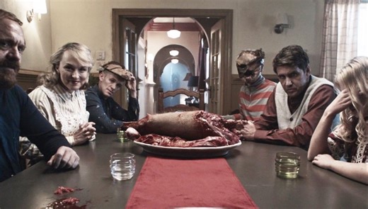 重口味！食人家族残害过路游客，男子刚出狱惨遭锯腿冷藏，地下室残忍折磨再端上餐桌！【小青】