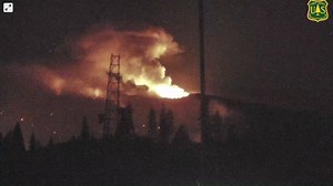 10K views · 185 reactions | #CALDORFIRE: The Caldor Fire, burning towards South Lake Tahoe, burns across a ridge as seen from the camera on Leek Spring Hill. | KSBW TV Action News 8 | Facebook