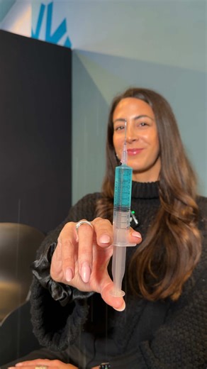 Das ist die Wahrheit über das Abnehmen mit der Spritze. In letzter Zeit scheint es so, als gäbe es für alles ein Medikament. Aber ich hätte keine Lust, meinen Körper mit Chemie zu fluten, nur um eine optische Veränderung zu erzwingen. Es fühlt sich einfach stimmiger an, wenn der Anstoß von innen kommt. Oft vergessen wir nämlich, dass unser Körper die richtigen Prozesse längst eingebaut hat – man muss sie nur manchmal wachrütteln. Bei doctorfrost nutzen wir dafür Liposana. Das Prinzip ist denkbar