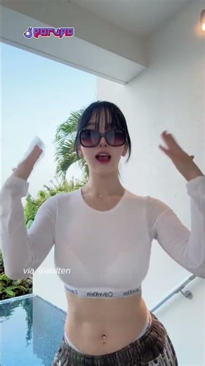 This Japanese Beauty Changed Her Outfit Last Minute… Smart or Shy 🤔