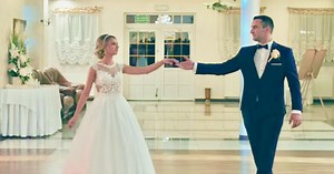 Couple’s Breathtaking Dance To "Perfect" Makes Wedding Guests Cry