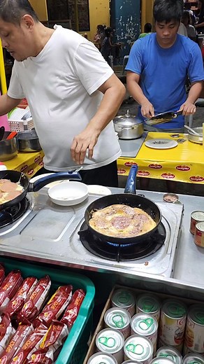 The trending fastest Street "Chef" Ariel of Kusina ni Osting in action 😀 #KusinaNiOsting #CEBUEats #CEBU #TheCEBUPage | C E B U