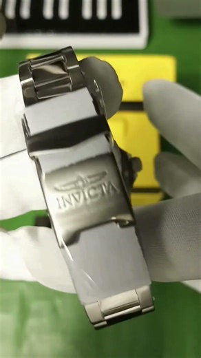 This watch dial is made from a real ocean shell #abaloneshell #luxury #diverwatch #jewelry #diamond