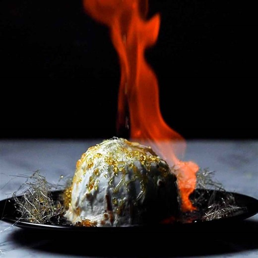 燃えるケーキ？！ベイクド・アラスカ風ケーキ / Cake on Fire! Baked Alaska レシピはこちら！https://bzfd.it/3hQWtT3 作ったらコメント欄に写真を投稿してくださいね！😊✨ | Tasty Japan
