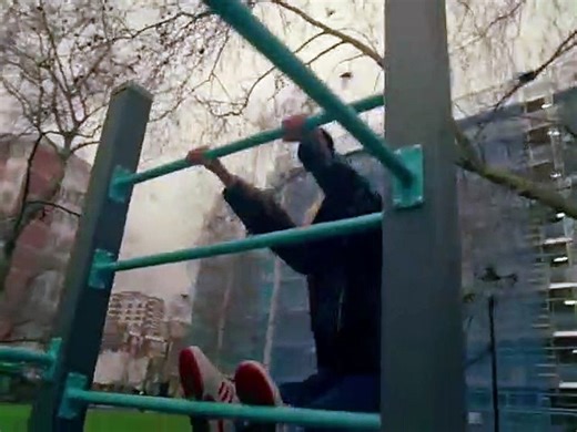 Noel Gallagher_s High Flying Birds - Easy Now (Official Video)