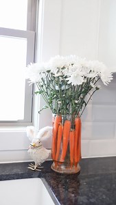 SAVE and SHARE this Easter floral arrangement idea! I’m working on spring content for you guys and this one would be soooo cute for Easter Day! #easterdecor #easterflowers #easterdecoration #easterfun #easterideas Easter, Easter decorations, Easter floral arrangements, Easter decor, Easter diy, Easter flowers, Easter decoration | Kelly Ann Schwartz