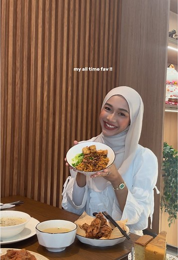 Discover Food Luck M Vertica Cheras: A Culinary Delight