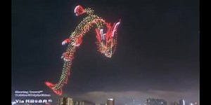 Un dragon volant fait de drones lors d'un festival chinois.