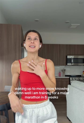 no one prepared me to wake up to more snow and I’m losing it haha! #foryoupagе #marathontraining #runningtiktok #marathon #runnergirl