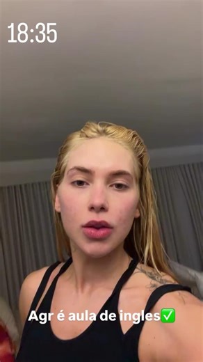 I took a shower and now it's time for my English class 🙌✔️ #virginiafonseca #feedshorts