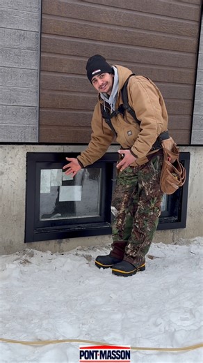 Votre Menuisier Préféré 🔨 on Instagram: "Je te montre aujourd’hui comment installer un cadrage de fenêtre, vite fait, bien fait! 🪟 (Oué, il faisait frette en ti-pépère.🥶) | Toujours avec mes outils et matériaux de chez @pontmasson 🛠️ | Fier représentant @milwaukeetool 🧰 #menuisier #construction #fenêtre #chantier #truc #commentfaire"