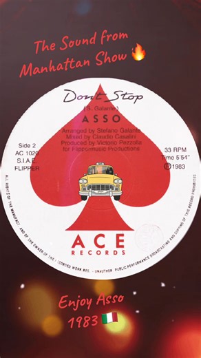 La petite histoire d’un bijou Italo-Disco – ASS0 « Don’t Stop » (ACE Records, produit par : Victorio Pezzolla, arrangé par : Stefano Galante et mixé par : Claudio Casalini. Sous le pseudo Asso, l’artiste argentin Victorio Pezzolla (Buenos Aires, 29 mai 1952) signe en 1983 un groove d’une rare élégance avec « Don’t Stop ». Arrivé très jeune en Italie, formé à la guitare à Gênes puis installé à Rome, il se fait d’abord connaître en 1981 sous le nom de Dealer avec le projet Black Jack. Deux ans plu