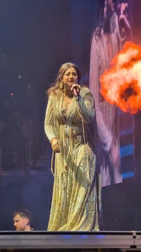 Shreya Ghoshal sets stage on fire with Nagada Sang Dhol at London O2 🤍🔥✨