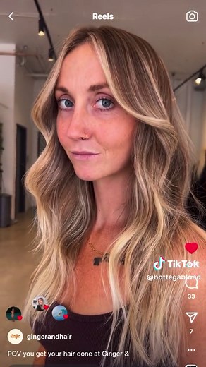If you’ve ever wondered about adding dimension to your blonde, this is your sign to do it! #dimensionalblonde #lowlights #blondespecialist #blondehair #livedinblonde #hairdresser