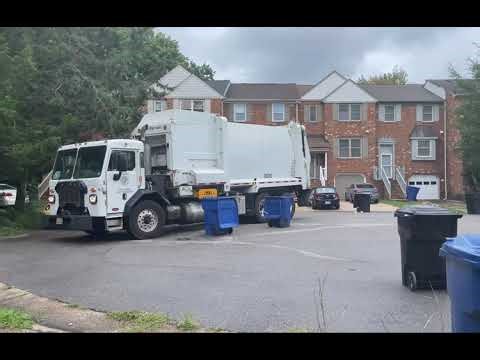 Virginia Beach Garbage Truck 181012 Peterbilt 520