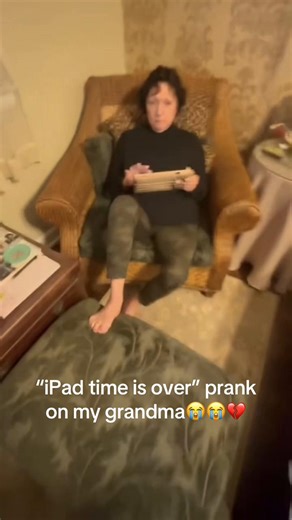 jackneedsajob (@jackneedsajob)’s video of grandma