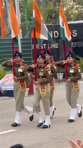 Salute 🫡 to the real🇮🇳 heroes 👮‍♂️of the parade #BSF #army #viral #shorts #salute #jaihind