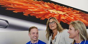 Here’s How Apple’s Retail Chief Keeps Employees Happy