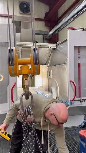 Unsere 5-Achs-Fräse Hermle C50 U in Aktion 🤩💪 mit Heidenhain iTNC 530