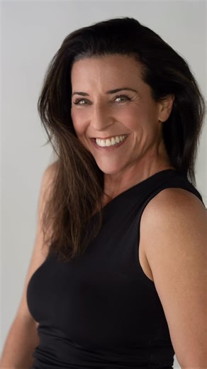 Jen Greenfield on Instagram: "What a treat!! Had an absolute blast working with @ebonikey.photos to continue building my modeling portfolio. It’s so wonderful collaborating with such a fantastic photographer here in Arizona 🙌 *I’m gonna move that 40+ yr curvy mama needle, promise!! #model #actor #portfolio #commercial #lifestyle"