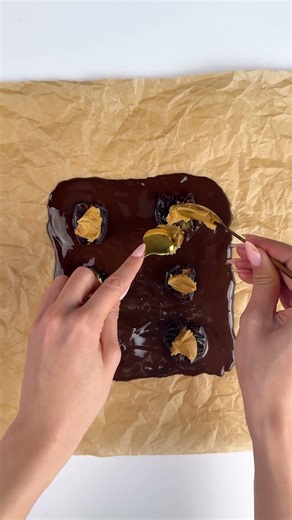 Biscuits with chocolate magic and dates 🍪✨