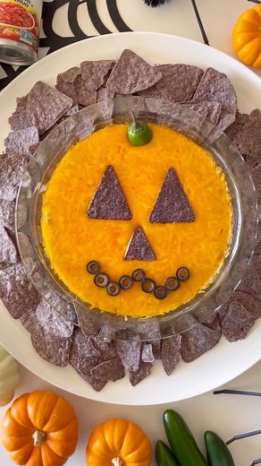 Jack-o-Lantern Taco Dip 🎃 This easy Halloween party food recipe brings SO much joy absolutely delicious treat! Perfect appetizer for Halloween parties too! 🎃Jack-o-Lantern Taco Dip🧡1/2 cup lean ground beef🧡1/2 cup diced onion 🧡2 tablespoon chili powder🧡2 teaspoons ground cumin 🧡2 minced jalapeños 🧡1 cup mayonnaise🧡8 oz cream cheese🧡1 cup shredded cheese 🧡10 oz Rotel Mild Diced Tomatoes & 🧡Green Onions🧡Transfer to round pie dish 🧡Sprinkle 1 1/2 cups cheese on top 🧡Bake @ 375 until