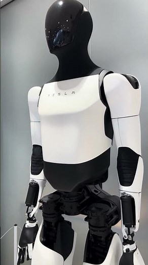 I Saw The Tesla Robot In Person! (Tesla Optimus Display)