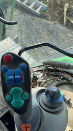 Welches Lenksystem wird hier auf einem Fendt 818 aufgebaut? 😎#FJDynamics #Lenksystem