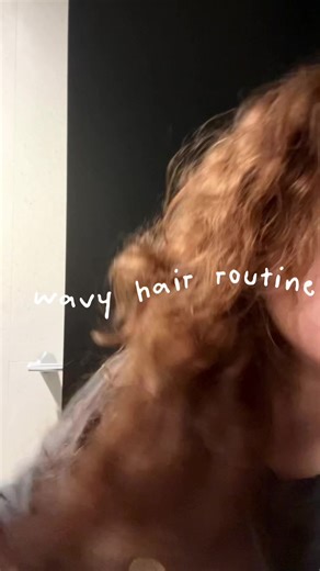 shampooing day walaupun telat bangun 👩🏻‍🦱 hari ini lagi pake air serum dr Anaplex 🎀 #hairserum #hairroutine #wavyhair