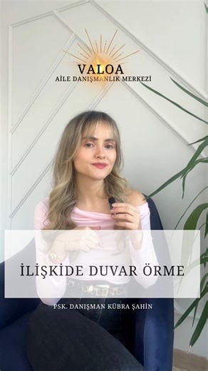 Özel Safranbolu Valoa Aile Danışmanlık Merkezi on Instagram: "Duvar örme davranışı gösteren bir partnerle iletişim kurarken amaç “konuşturmak” değil, güvenli bir alan yaratmaktır. 🧱🤍 Israrcı sorular, suçlayıcı cümleler ya da baskı, çoğu zaman duvarı daha da güçlendirir. Bunun yerine sakin, net ve duyguyu tanıyan bir dil kullanmak ilişkiyi regüle eder: “Şu an konuşmak zor olabilir, buna saygı duyuyorum. Hazır olduğunda buradayım.” gibi. Aynı zamanda iletişimi tamamen koparmadan, konuşmanın ne z