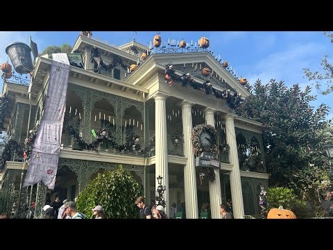 Haunted Mansion Holiday - Disneyland - Full Ride POV