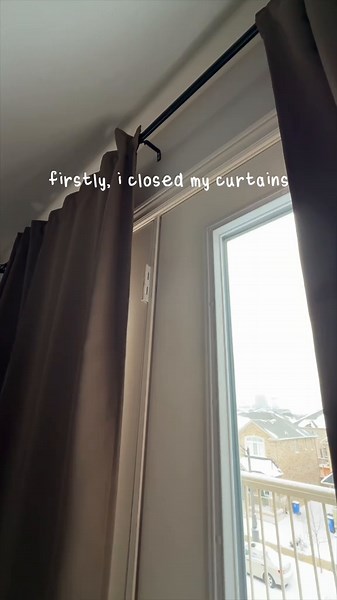 Tutorial👇🏽 I’ve seen a variations of these effects floating around the internet, so I figured I would try my own 😜 here’s how I did it!: 1) make your room dark 2) get a spotlight or light source to form a circle (any colour you want) 3) set up your camera and turn down the exposure until the dark parts are black 4) then stand in front of your camera but BEHIND your light source so you don’t get shadows 5) find a cool effect you want to overlay, mask it, and keyframe it when editing That’s it!