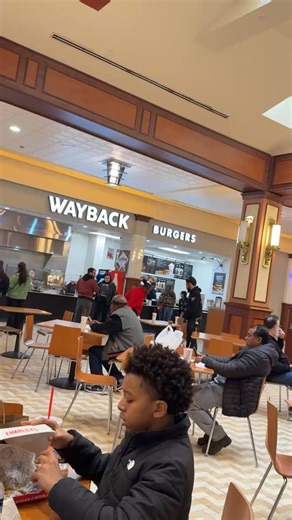 First time trying Wayback Burgers in Patrick Henry Mall! 🍔 | Yummo Bucko