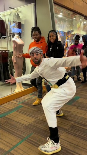 Taking Pictures with Strangers in America 📸