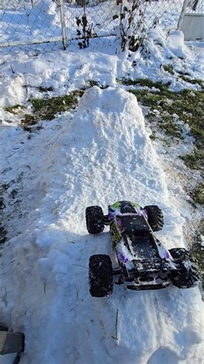 RC CAR vs Snow