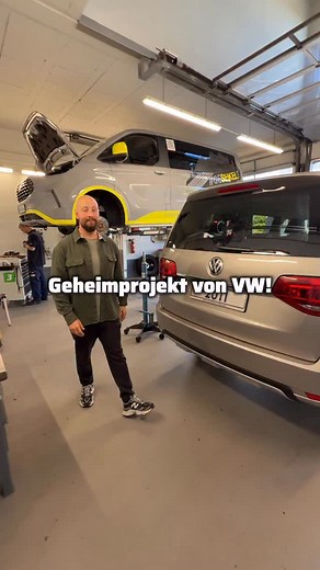 Geheimprojekt von VW 🤫 ⠀ Ein neuer 7-Sitzer von VW? Nicht ganz. Volkswagen hat den Amarok in einem internen Projekt als Studie etwas umgebaut – und dabei die Pritsche einkassiert und aus dem Pickup ein SUV mit die Sitzreihen gemacht. Was haltet ihr davon? Hätte der Wagen so auf den Markt kommen sollen? 🤔 ⠀ #Autos #volkswagen #volkswagenmuseum Werbung da Markennennung. | Marc Pelzer