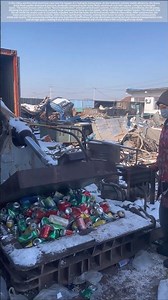 Hydraulic press compacts aluminum cans: turning waste into resources.