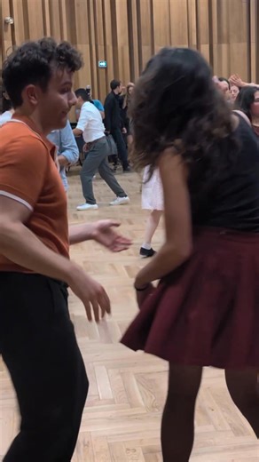 401K views · 12K reactions | Synchro les amis ✨ #rocknbanger #rock6temps #dansedecouple #swingmusic #dancers #dancestudio #boogierock #rockabilly #ecolededanse #rocknroll #danse #dance | Rock n'Banger | Facebook
