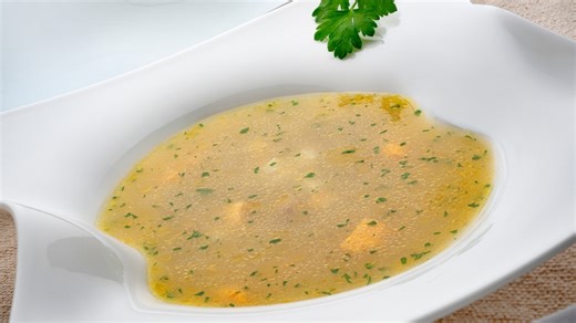 Sopa rápida de pollo con estrellitas y tapioca, nutritiva y sencilla