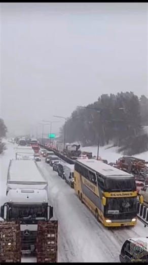 📲 Konsultacijos: https://t.me/bidautoLT 💬 Grupė : t.me/bidauto ☎️ 1 954 703 4009 🚀 Ei, nors visoje Lietuvoje stiprus minusas - Klaipėdos terminale vėl karšta – ką tik atvyko specialus HAZMAT konteineris (EV ir hybrid auto kategorija) tiesiai iš New York terminalo! 😎 Atidarėm jį ir parodom jums, kas ten laukė naujų šeimininkų: * 2018 BMW X5 – galingas, prabangus visureigis, kuris jau seniai tapo lietuvių klasika * 2021 Tesla Model Y – elektrinis hitas su autopilotu ir milžinišku atstumu – ate